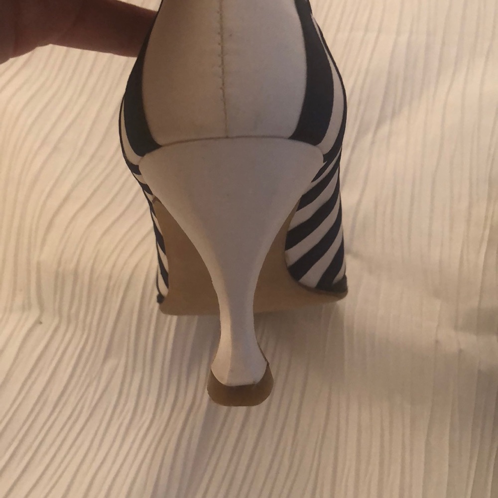 KENNETH COLE HEELS - Picture 4 of 6